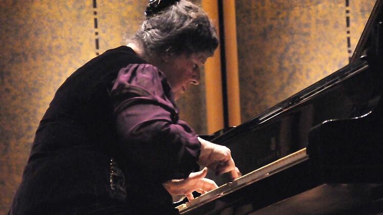 Eva Smirnova bei ihrer Klaviersoirée im Rossini-Saal. Foto: Peter Klopf