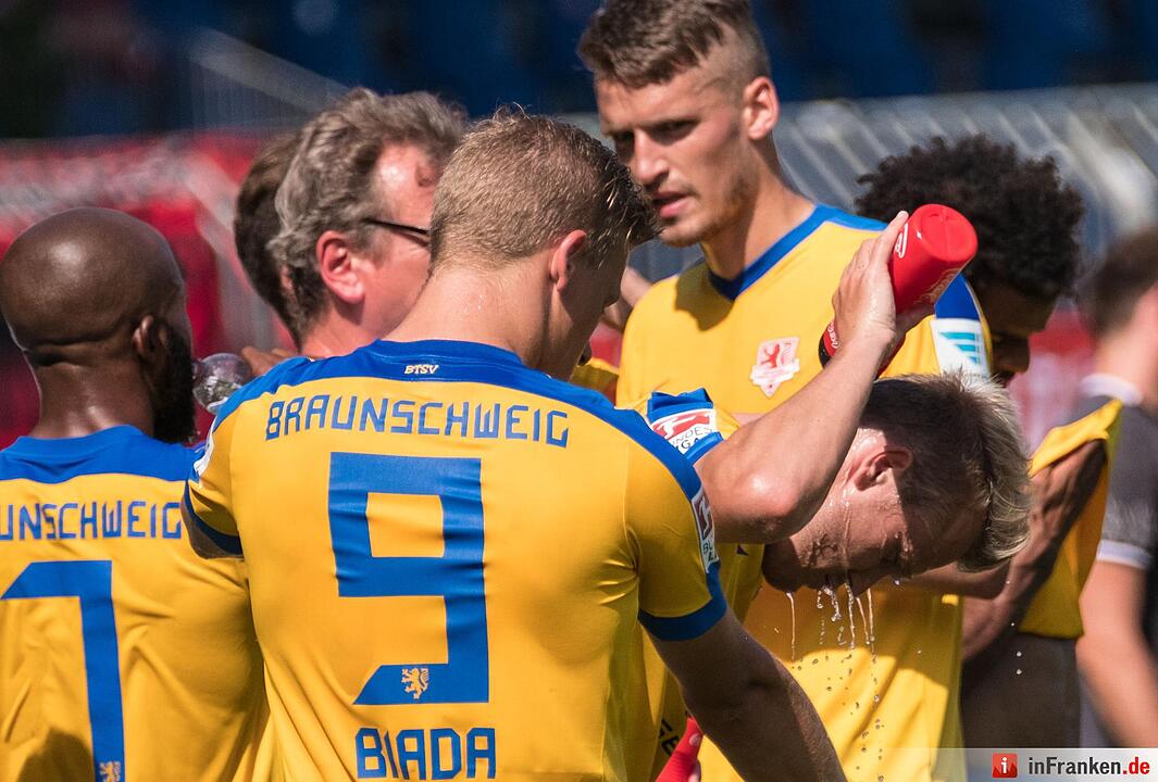 Der 1. FC Nürnberg geht mit 6:1 bei Eintracht Braunschweig unter