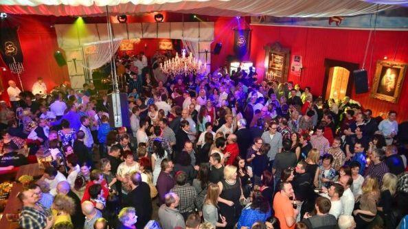 Das Kauernburger "Schlössla" verwandelt sich am Pfingstsonntag in einen Partytempel für alle Fans der Siebziger Jahre.