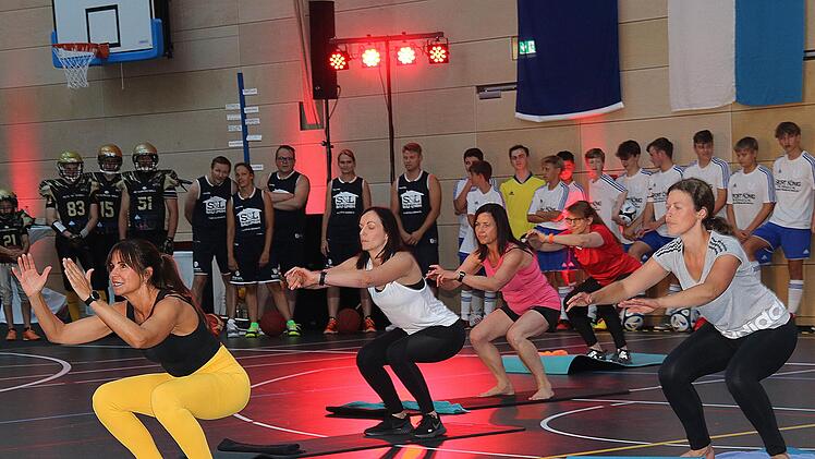 Die Damen-Gymnastikgruppe des TSV stellte sich im Rahmen des "Sportarten Flashmob" vor. Foto: Dieter Britz
