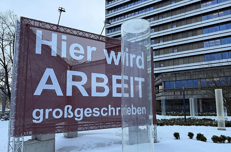 Arbeitslosigkeit nimmt weiter zu - 2026 Erholung erwartet