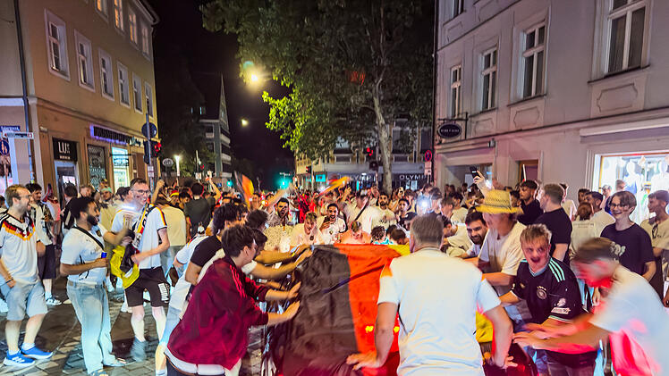 Ausnahmezustand in der Bamberger Innenstadt: 4000 Menschen feiern Sieg der National-Elf