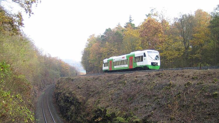 Die EB bedient die Strecken nach Schweinfurt (oben) und Gemünden (unten).