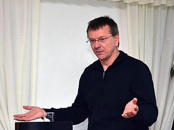 Franz Geus während seines Vortrages Foto: Björn Hein