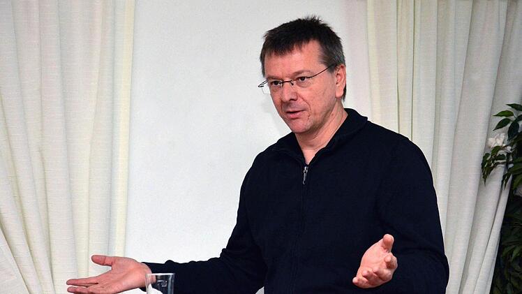Franz Geus während seines Vortrages Foto: Björn Hein