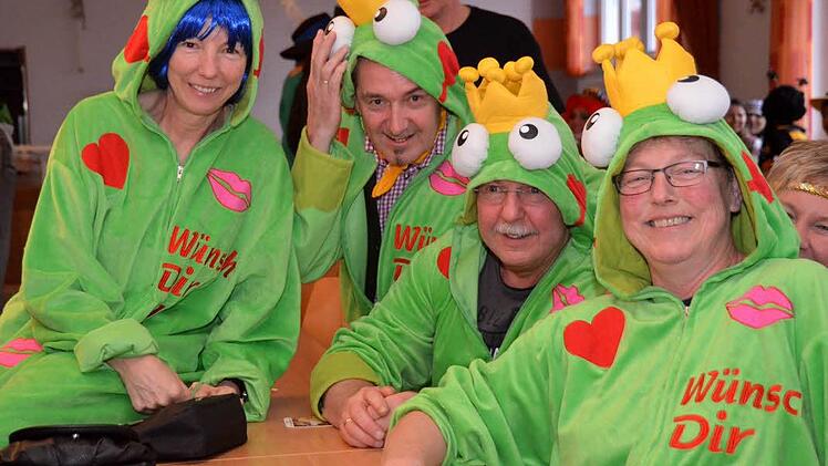 Trotz Regen gute Laune in Oehrberg. Foto: Peter Rauch