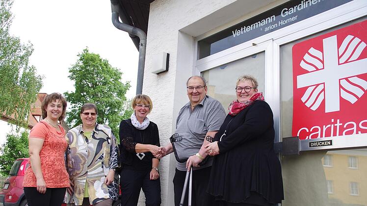 Silvia Tübel, Ottilie Simon, Irene Piontek, Wolfgang Simon und Cornelia Thron (v. l.) freuen sich schon auf das neue "Lädla". Foto: Marco Meißner