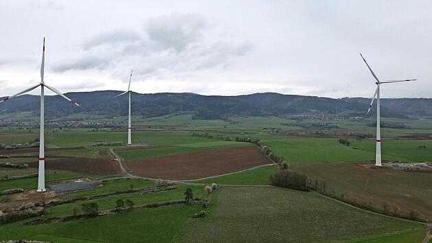 Die Windräder bei Rugendorf wurden nach fast einjähriger Bauphase in Betrieb genommen. Sie produzieren Strom für mehr als 6500 Haushalte.