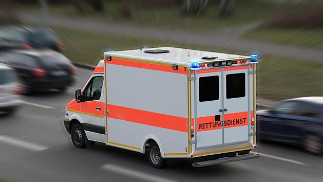 A6 bei N&uuml;rnberg: Autofahrer weicht Kradfahrerin aus und schleudert &uuml;ber A6 - drei Menschen verletzt