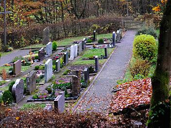 Keine Urnenwand wird es für den Friedhof Heiligkreuz geben, der mittlerweile einen barrierefreien Eingang hat. Foto: Gerd Schaar