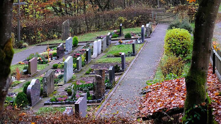 Keine Urnenwand wird es für den Friedhof Heiligkreuz geben, der mittlerweile einen barrierefreien Eingang hat. Foto: Gerd Schaar