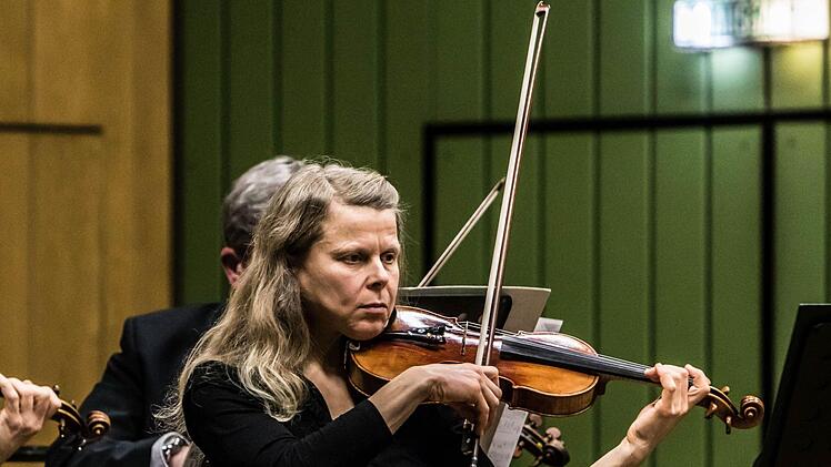 Reichlich Applaus verdiente sich der Musizierkreis Neustadt unter Leitung von Norbert Luche bei seinem Neujahrskonzert.Foto: Jochen Berger
