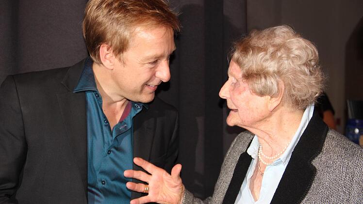 Mechthild Freifrau von Künßberg im Gespräch mit Sprecher Max MüllerFoto: Katharina Müller-Sanke