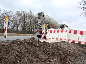 Die Vorarbeiten für das Errichten der Mautsäule bei Küps laufen. Foto: Anna-Lena Deuerling