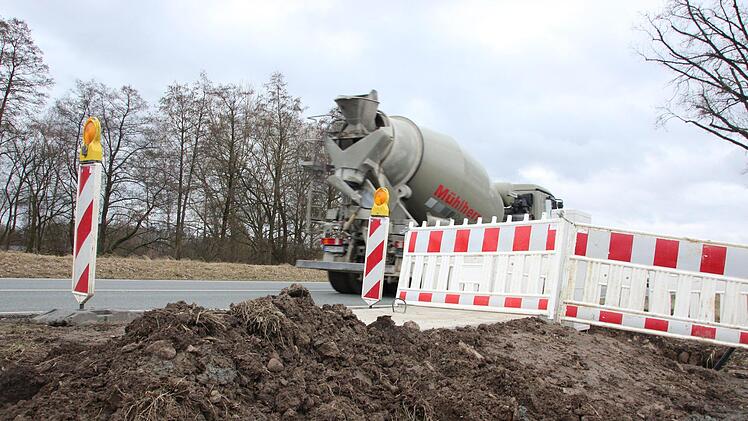 Die Vorarbeiten für das Errichten der Mautsäule bei Küps laufen. Foto: Anna-Lena Deuerling