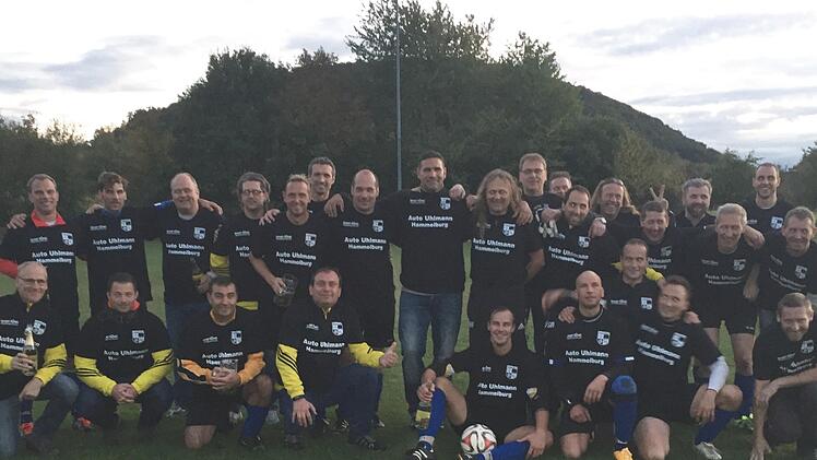 Unser Archivbild zeigt den damaligen Kreisliga-Meister  SV Langendorf. 2016 gab es noch Spielbetrieb und der SVL stieg gar in die Bezirksliga auf. 2022 ist die erfolgreiche Geschichte vorerst vorbei. Foto: Henning Kraatz