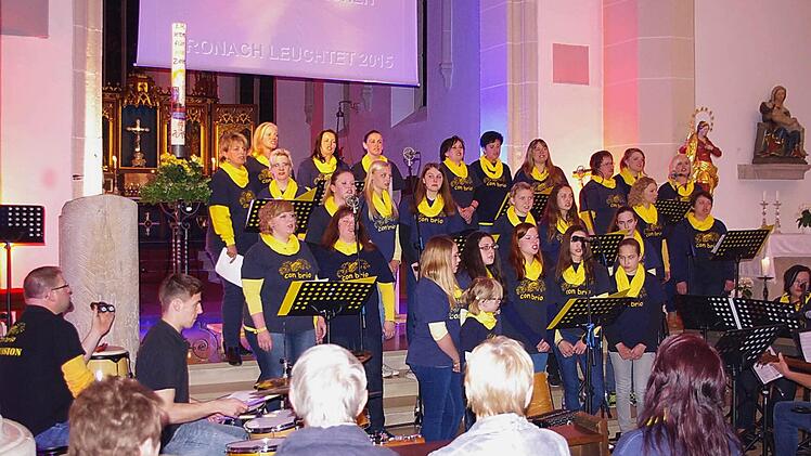Bis in die Morgenstunden hinein waren in der Stadtpfarrkirche Musik mit Feuer und Schwung, vom Leben und Glauben mit "Con Brio" zu hören.  Foto: Heike Schülein