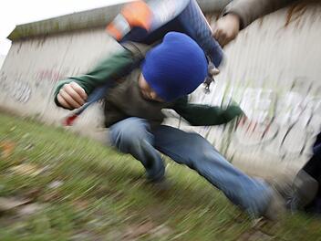 K&ouml;rperverletzung in Selb: Maskierte Unbekannte greifen Sch&uuml;ler (11) an