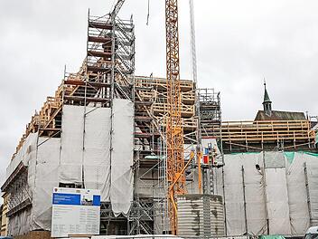 Das Schutzdach soll bis Weihnachten dicht sein.