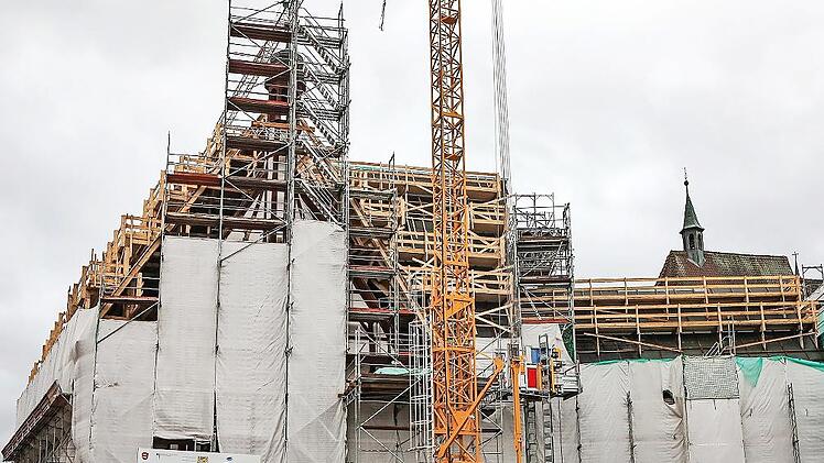 Das Schutzdach soll bis Weihnachten dicht sein.