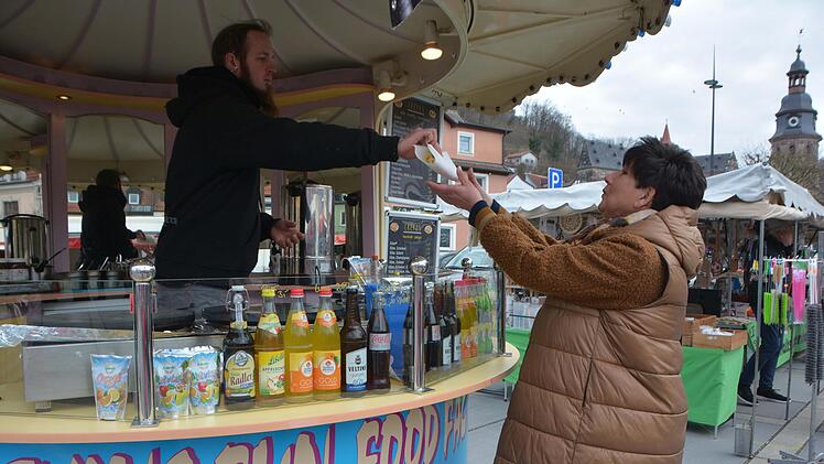 Heiß und süß: Der Duft der Crêpes verlockte zum Kaufen und Genießen.
