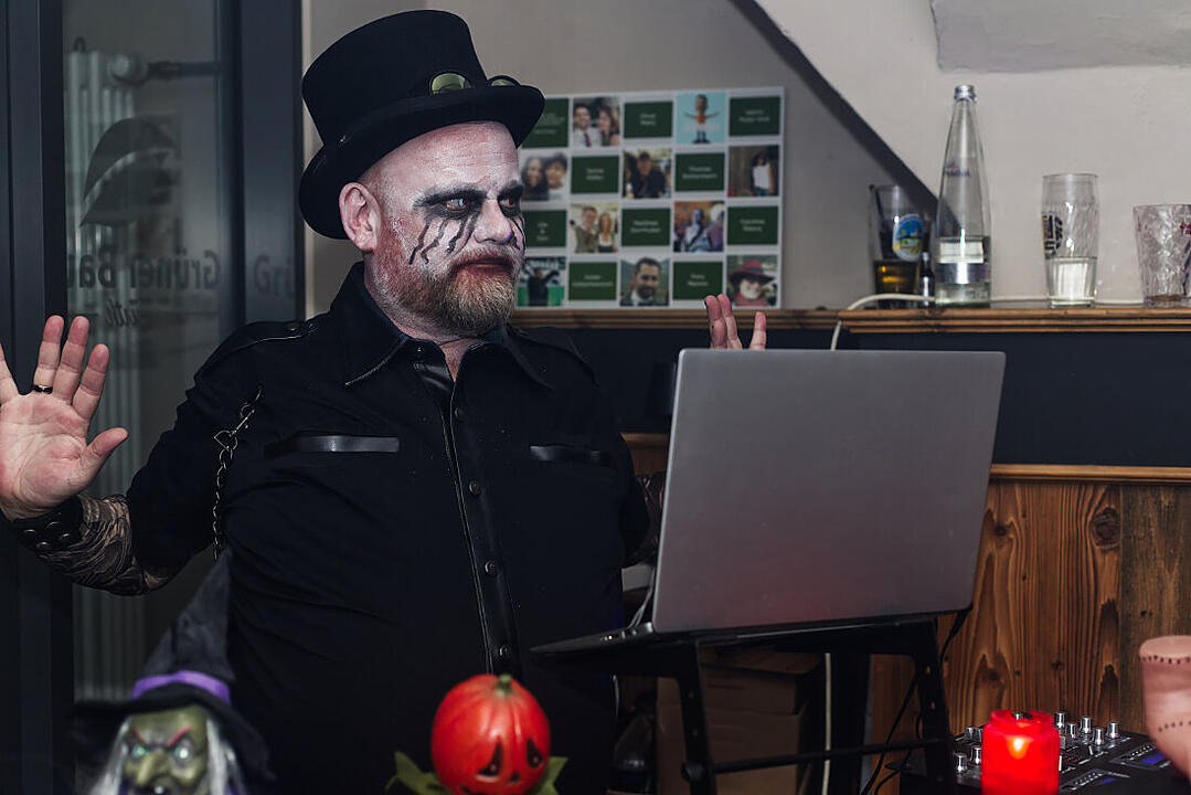 ME & MY (ZOMBIE) GIRLS HALLOWEEN