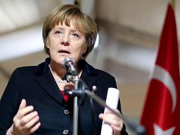 Bundeskanzlerin Angela Merkel (CDU) bei ihrem Besuch in der Türkei. Foto: Kay Nietfeld/dpa