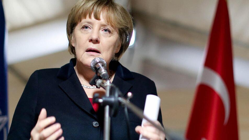 Bundeskanzlerin Angela Merkel (CDU) bei ihrem Besuch in der Türkei. Foto: Kay Nietfeld/dpa
