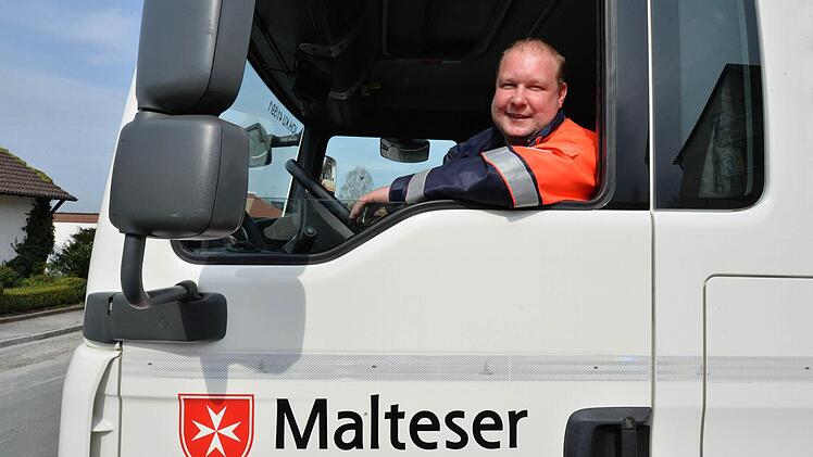 Jörg Müller leitet den Bereich Technik und Sicherheit bei den Maltesern, sitzt deshalb am häufigsten am Steuer des neuen 7,5-Tonners. Das Fahrzeug hat sich der Stadtverband 32000 Euro kosten lassen, hinzu kam Ausrüstung für 14000 Euro. Fotos: Ronald Rinklef