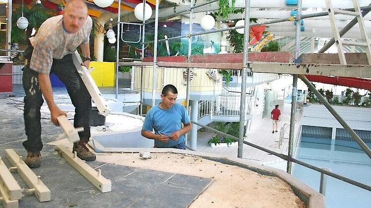 Bei der jährlichen Revision, wie hier im Jahre 2003, werden auch Ausbesserungen vorgenommen.  Fotos: FT-Archiv