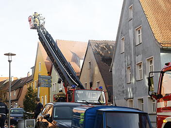 Nach Wohnungsbrand: Warnung vor "giftiger Rauchwolke in Schwabach" Nach Wohnungsbrand: Warnung vor "giftiger Rauchwolke in Schwabach"