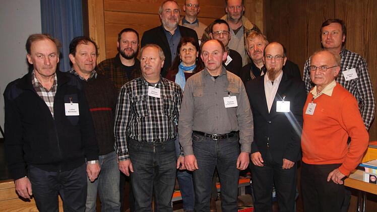 Die neue Projektgruppe "Gänsemanagement" mit Mitgliedern aus den Landkreisen Haßberge und Bamberg mit BBV-Ortsobmann Rudi Ruß (rechts) und Projektleiter Christian Wagner von der Bayerischen Landesanstalt für Landwirtschaft (LfL, Dritter von rechts).  Foto: Günther Geiling