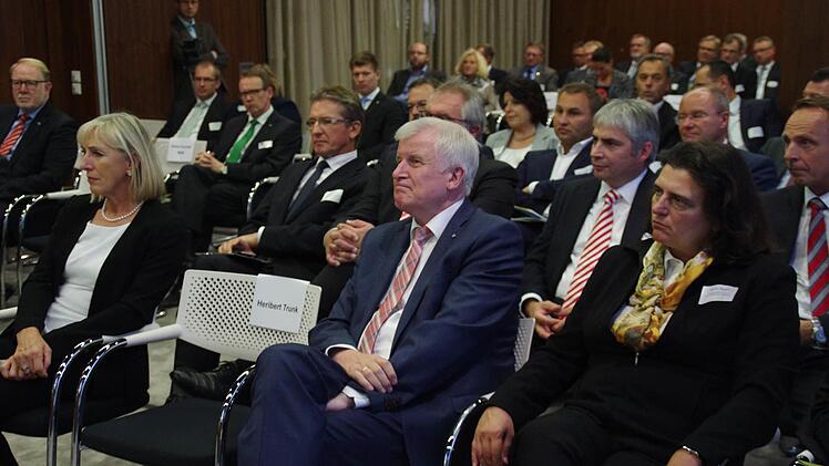 Ministerpräsident Horst Seehofer wurde in Steinbach am Wald von der IHK für Oberfranken geehrt. Foto: Marco Meißner