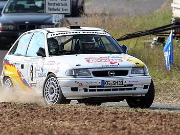 Für den AMSC Hammelburg greift der Trimberger Sven Hochwimmer ans Lenkrad seines Opel Astra GSI 16V  mit Marco Hartung (Schlitz) auf dem Beifahrersitz.Karlheinz Franz