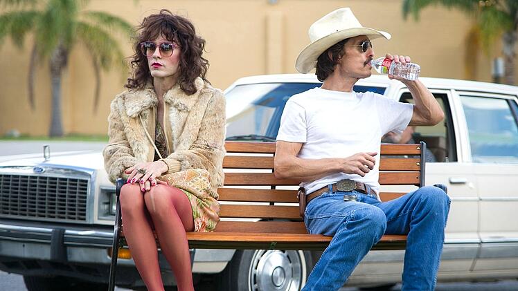 Sie kommen aus verschiedenen Welten und werden dennoch Gesch&auml;ftspartner: Der Transsexuelle Rayon (Jared Leto, links) und Elektriker und Gelegenheitsbetr&uuml;ger Ron Woodroof (Matthew McConaughey).