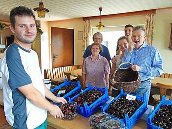 Stefan Bauer (l.) weiß, das seine Familien voll hinter seiner Geschäftsidee steht.  Foto: Petra Malbrich