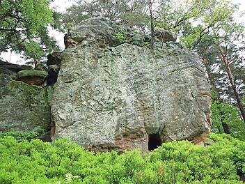 Die Veitensteinh&ouml;hle auf den H&ouml;hen der Ha&szlig;berge  Foto: Ha&szlig;bergverein