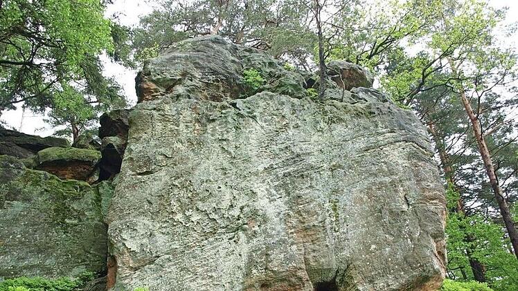 Die Veitensteinhöhle auf den Höhen der Haßberge  Foto: Haßbergverein