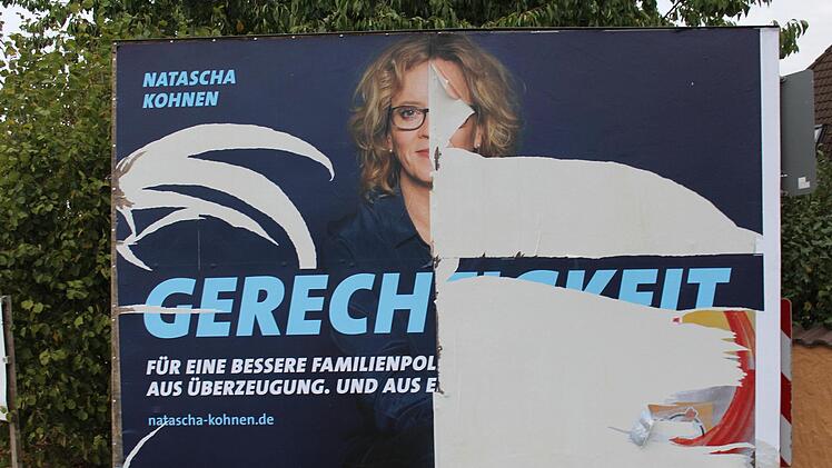 Das zerstörte Großflächenplakat der SPD. Foto: privat