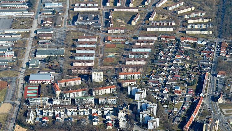 Wohngebäude im Überfluss: In der Mitte der Lindenanger, am Hinteren Bildrand die Flynn-Area.