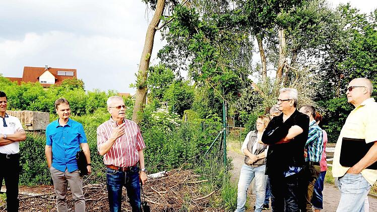 Vor ihrer Sitzung trafen sich die Räte zum Ortstermin.  Gerd Schaar