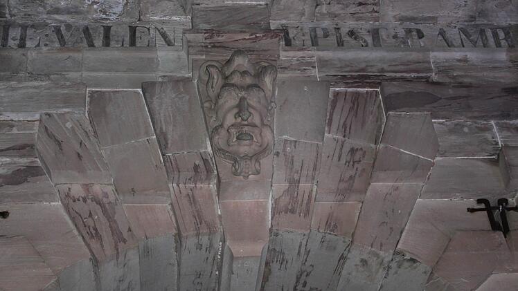 Auch das Festungstor wird angeleuchtet.  Foto: Veronika Schadeck