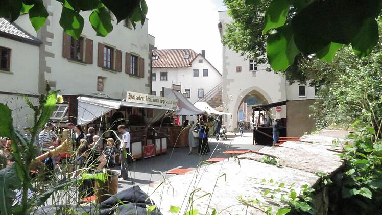 Markttreiben in Euerdorf. Foto: Doris Bauer