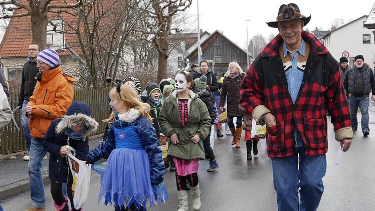Obermajestät der "königlichen Hof-Grundschule", Schulleiter Günter Dekrell Foto: Manja von Nida
