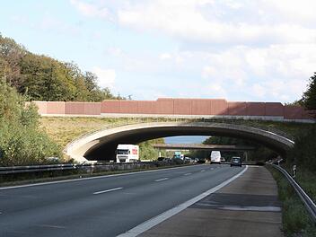 Die Grünbrücke über die A 7. Archiv/Bartl