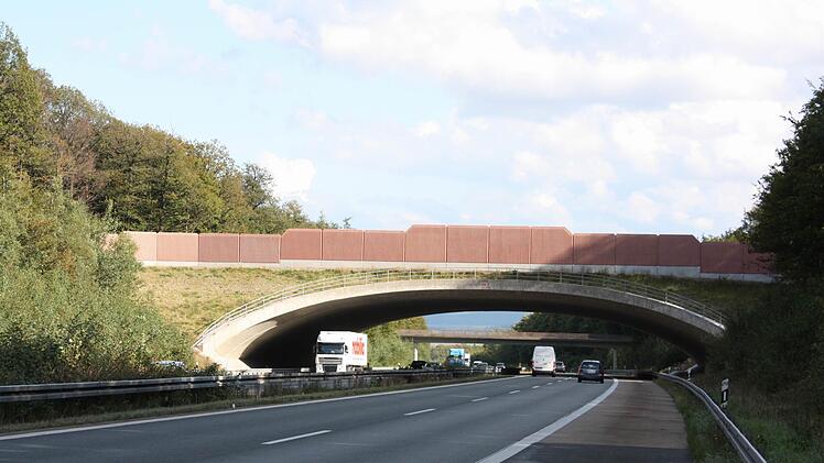 Die Grünbrücke über die A 7. Archiv/Bartl