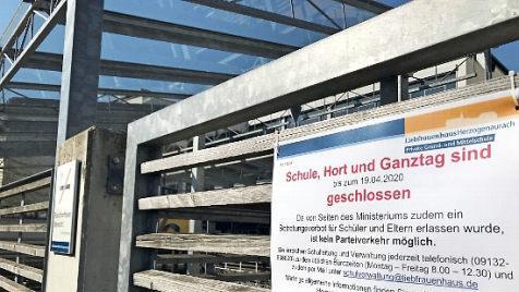 Im Liebfrauenhaus wird sich für die Zukunft gerüstet, auch wenn Schilder darauf hinweisen, dass der Schulbetrieb nicht stattfindet.  Fotos: Busch