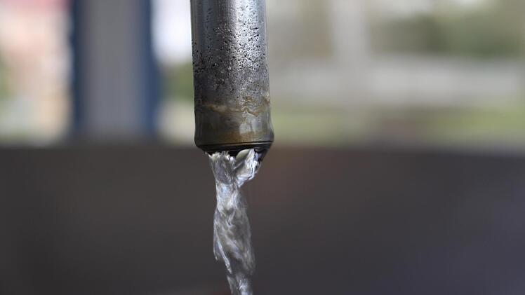 Das Wasser aus der Erde verspricht eine echte Heilwirkung. Foto: Julia Raab