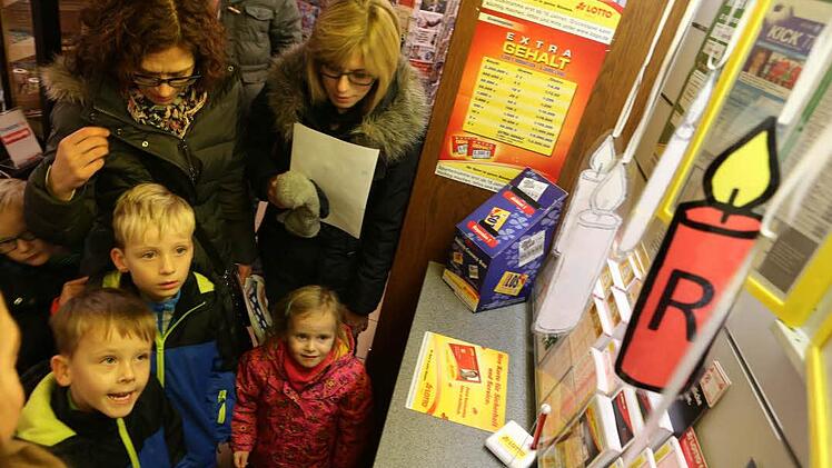 Aus fünf Buchstaben musste im FT-Servicepoint das Wort "Kerze" gebildet werden. Foto: Barbara Herbst