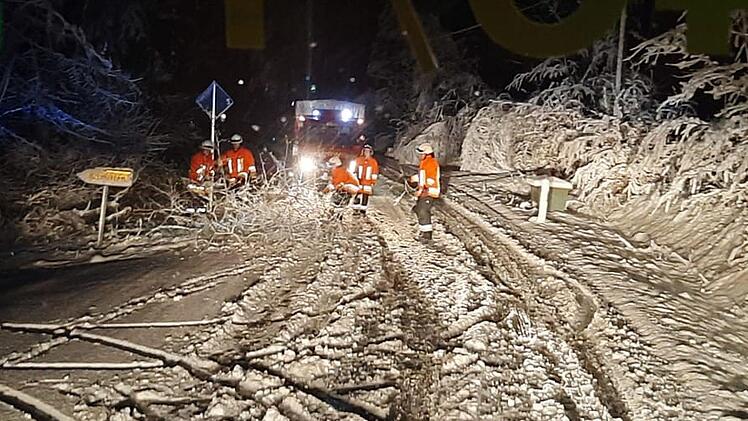 Auf den Straßen herrschte Schneechaos.